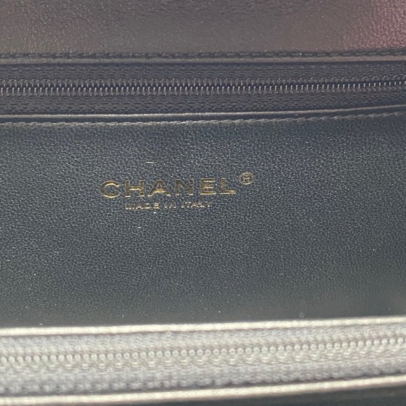 Chanel Black Tweed Vanity Case with Gold Hardware - Picture 7 of 10